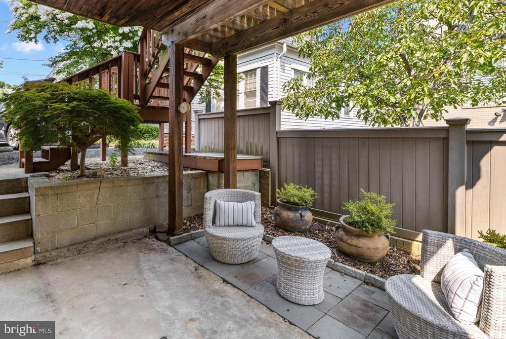DOWNTOWN ANNAPOLIS LIVING | 16 DEAN STREET