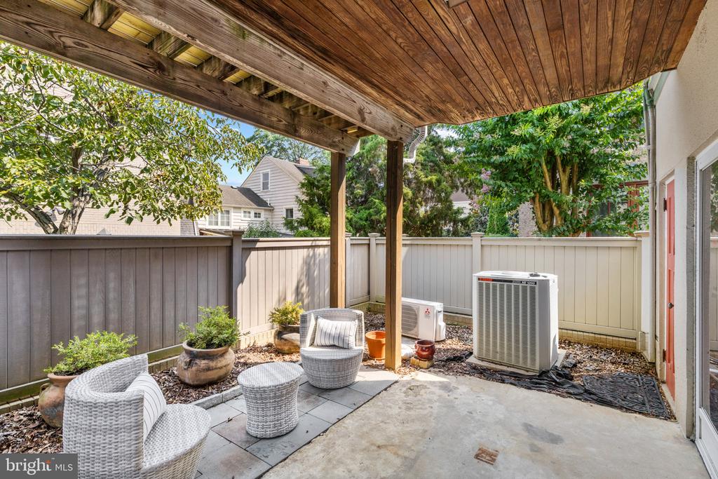 DOWNTOWN ANNAPOLIS LIVING | 16 DEAN STREET