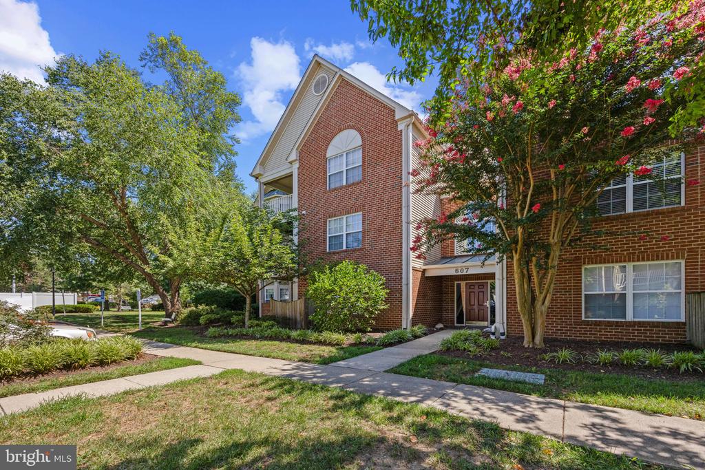 ANNAPOLIS CONDO | 607 ADMIRAL DRIVE Unit: 101