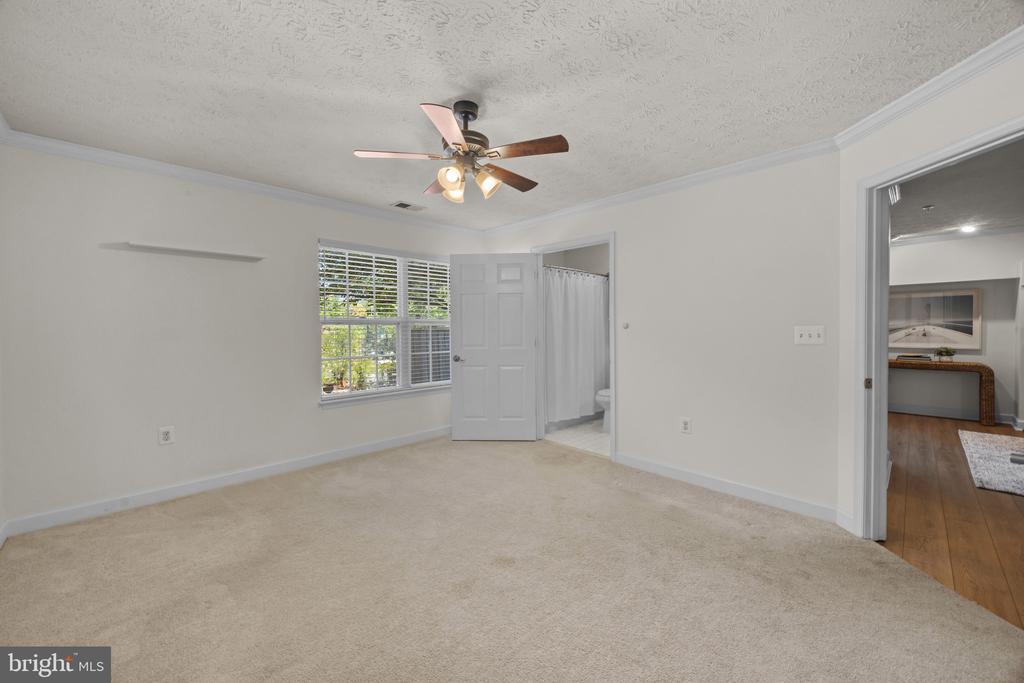 ANNAPOLIS CONDO | 607 ADMIRAL DRIVE Unit: 101