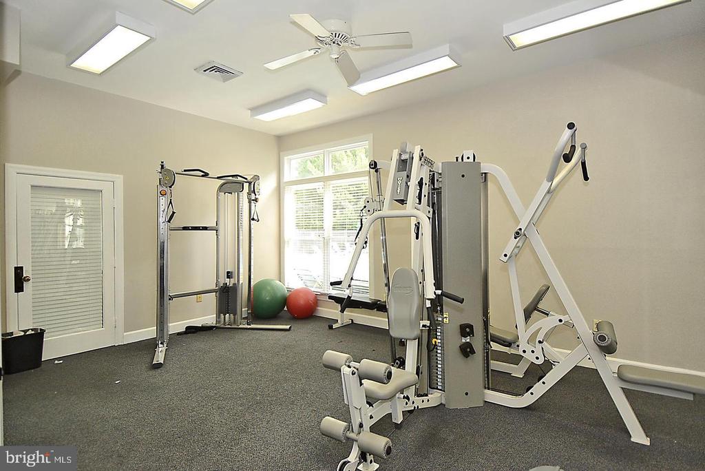 ANNAPOLIS CONDO | 607 ADMIRAL DRIVE Unit: 101