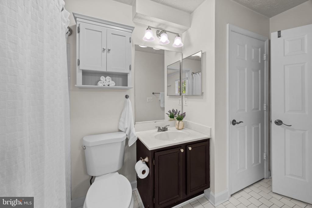 ANNAPOLIS CONDO | 607 ADMIRAL DRIVE Unit: 101