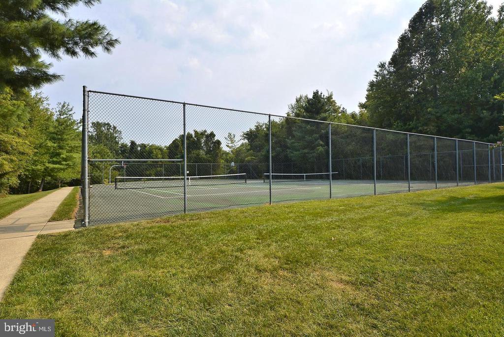 ANNAPOLIS CONDO | 607 ADMIRAL DRIVE Unit: 101