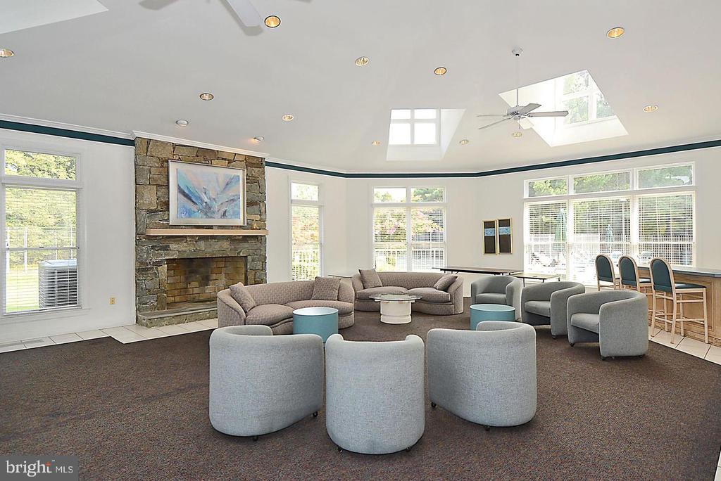 ANNAPOLIS CONDO | 607 ADMIRAL DRIVE Unit: 101