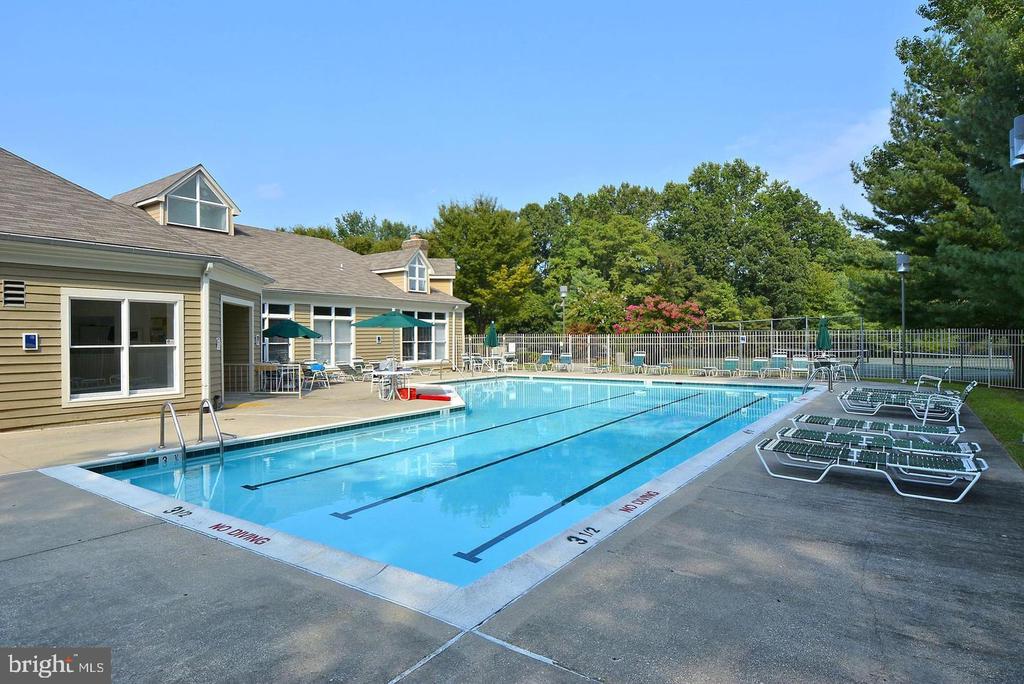 ANNAPOLIS CONDO | 607 ADMIRAL DRIVE Unit: 101