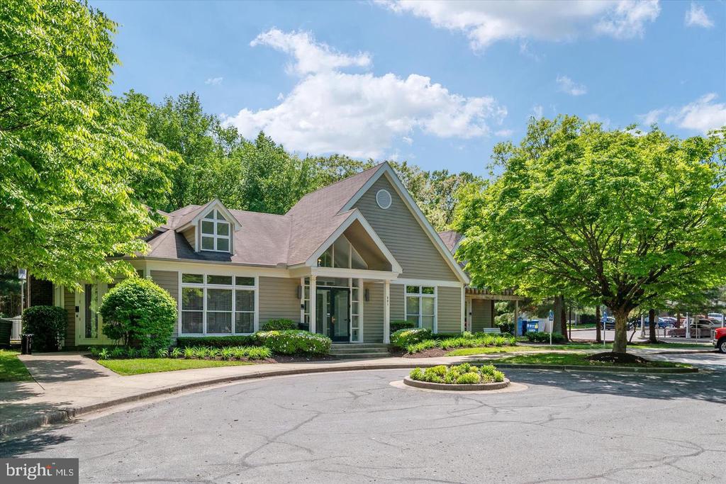 ANNAPOLIS CONDO | 607 ADMIRAL DRIVE Unit: 101