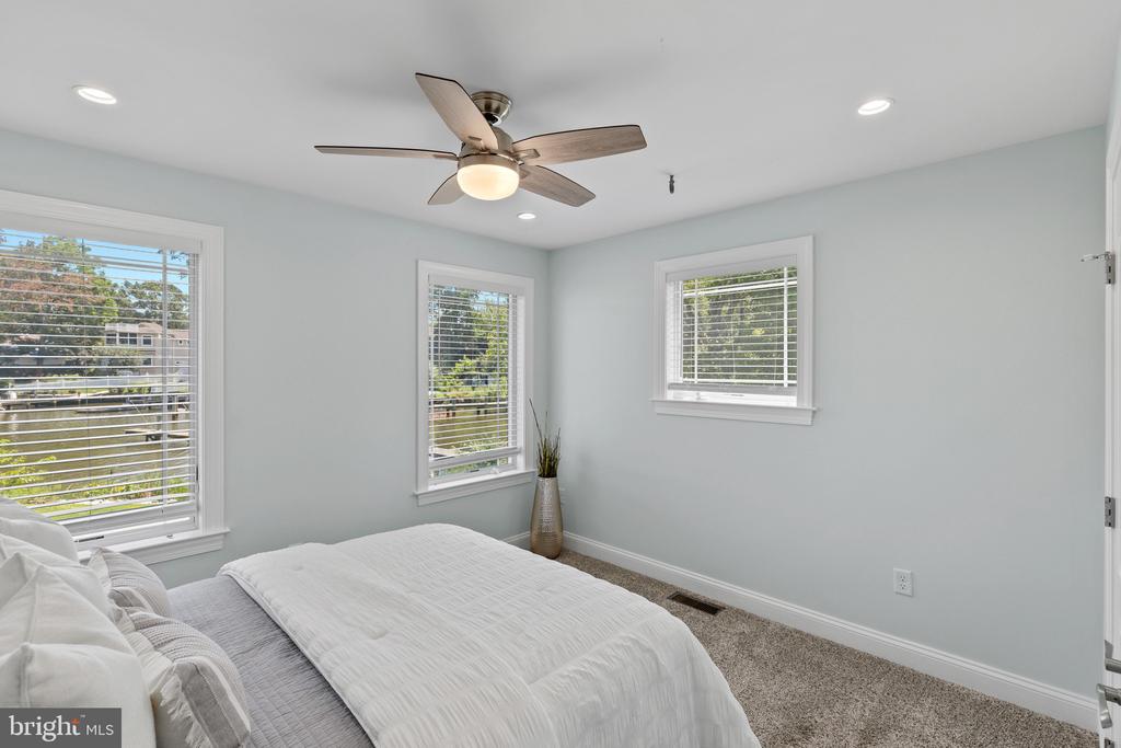 ARNOLD WATERFRONT | 971 FOREST DRIVE