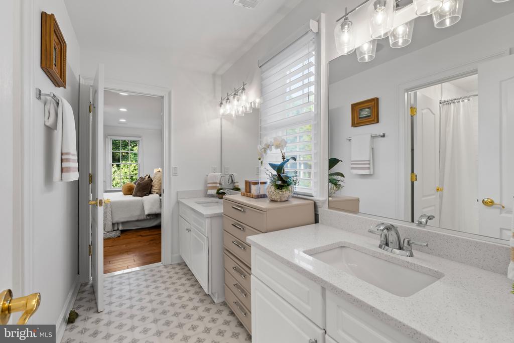 LUXURY HOME ON GOLF COURSE | 17 PERDER LANE