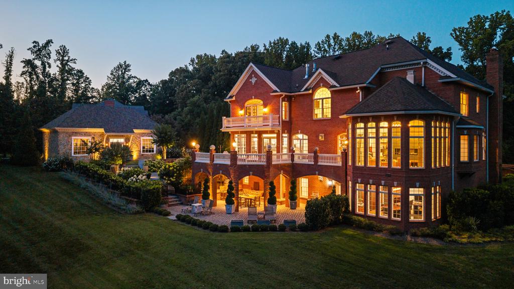 LUXURY HOME ON GOLF COURSE | 17 PERDER LANE