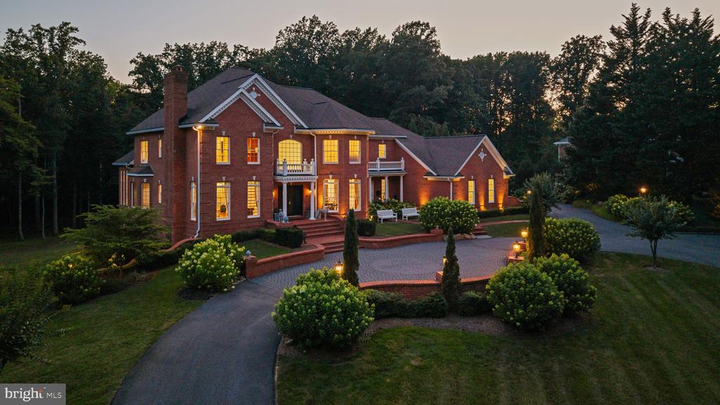 LUXURY HOME ON GOLF COURSE | 17 PERDER LANE