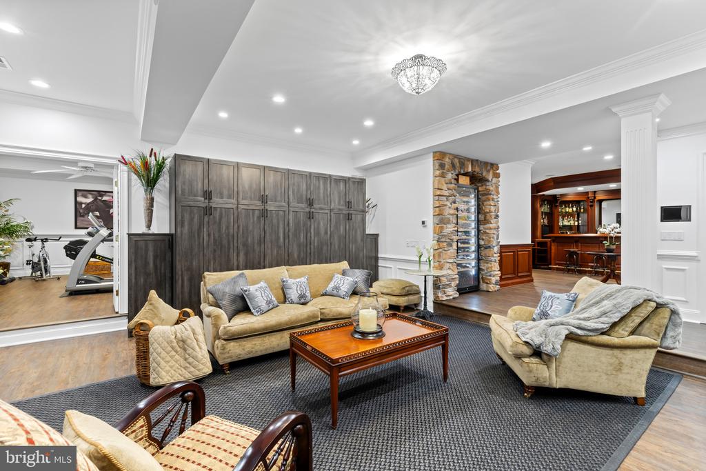 LUXURY HOME ON GOLF COURSE | 17 PERDER LANE
