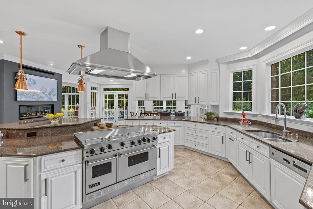 LUXURY HOME ON GOLF COURSE | 17 PERDER LANE