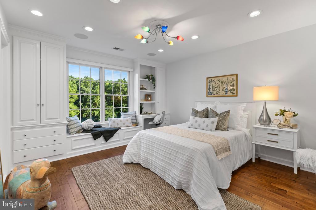 LUXURY HOME ON GOLF COURSE | 17 PERDER LANE
