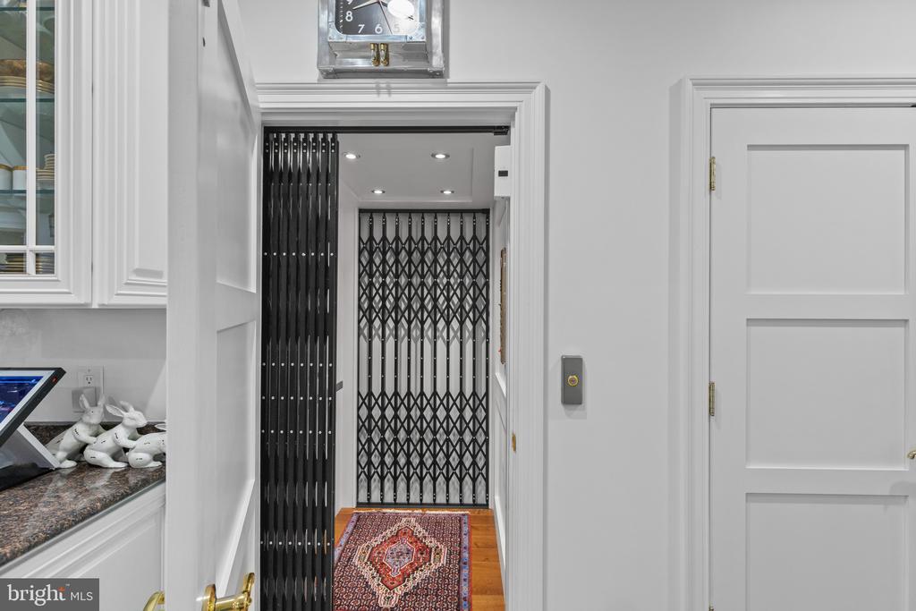 LUXURY HOME ON GOLF COURSE | 17 PERDER LANE