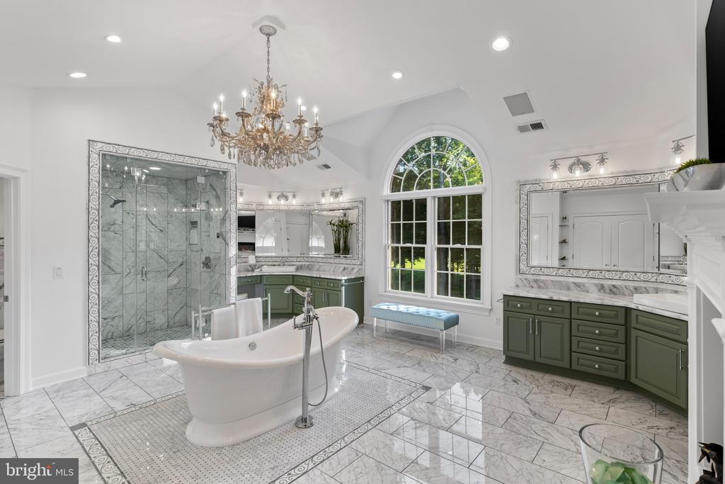 LUXURY HOME ON GOLF COURSE | 17 PERDER LANE