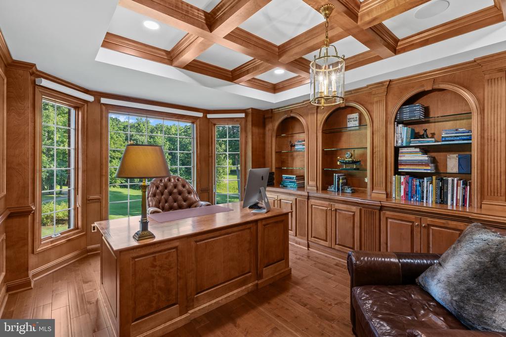 LUXURY HOME ON GOLF COURSE | 17 PERDER LANE