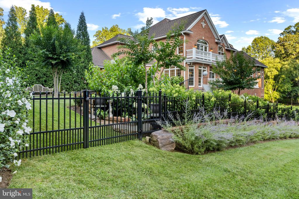 LUXURY HOME ON GOLF COURSE | 17 PERDER LANE