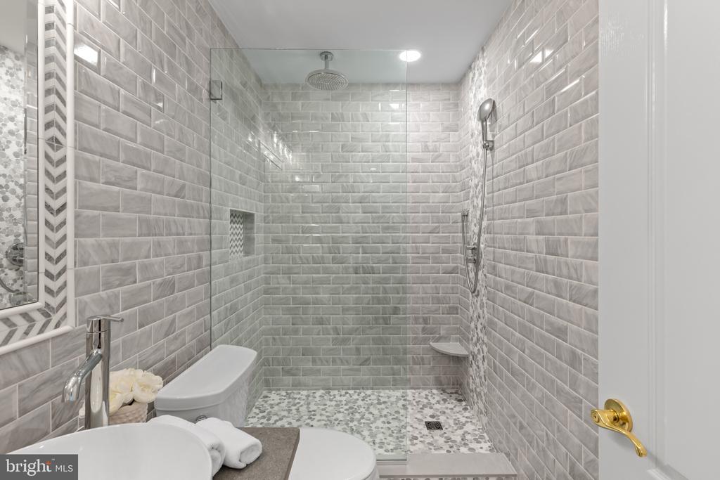 LUXURY HOME ON GOLF COURSE | 17 PERDER LANE