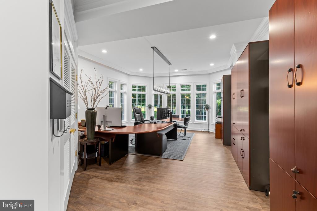 LUXURY HOME ON GOLF COURSE | 17 PERDER LANE