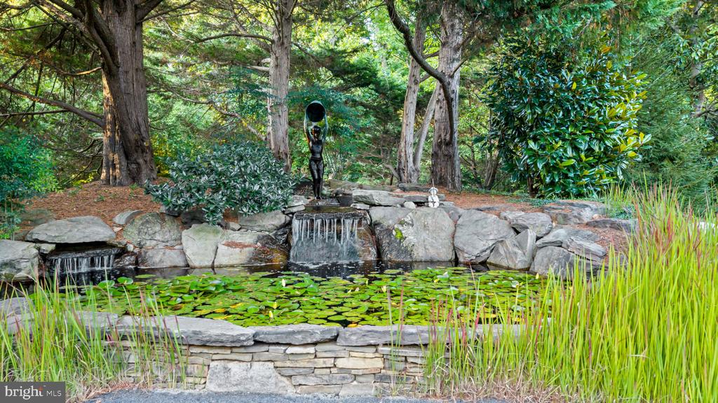 LUXURY HOME ON GOLF COURSE | 17 PERDER LANE