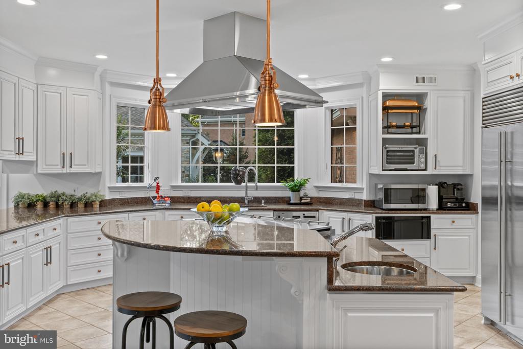 LUXURY HOME ON GOLF COURSE | 17 PERDER LANE
