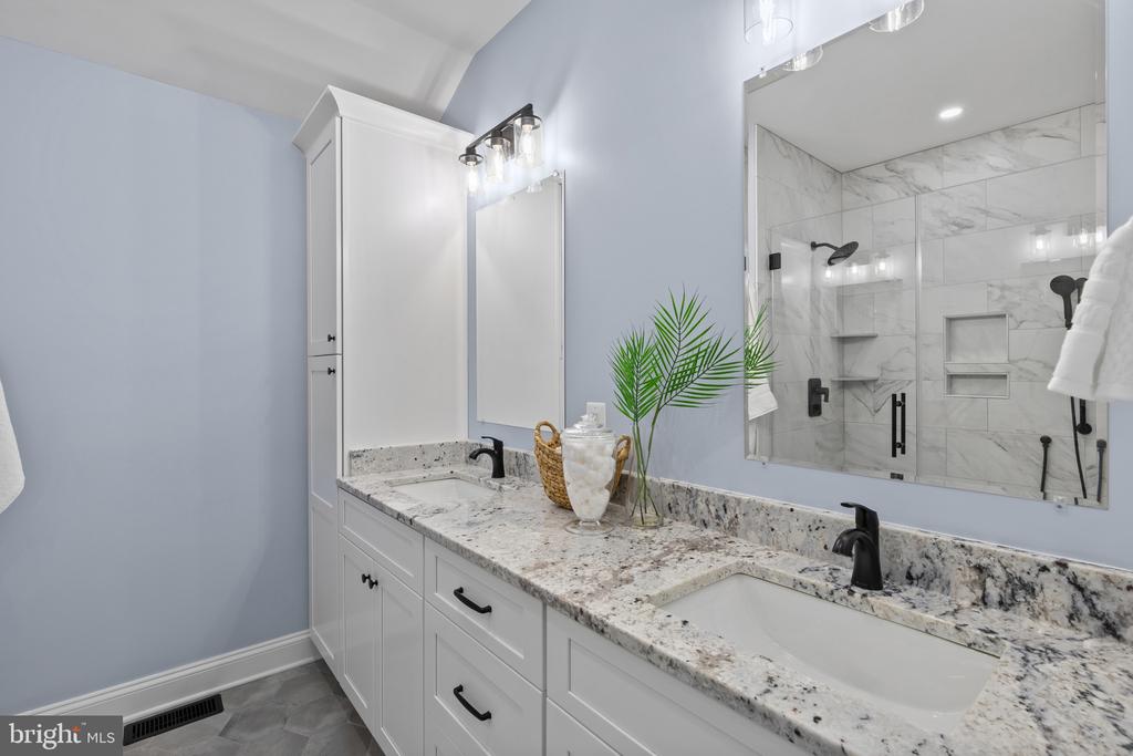 SOUTH RIVER WATERFRONT | 500 SOUTHVIEW DRIVE