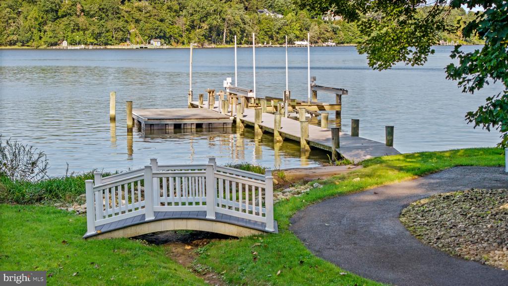 SOUTH RIVER WATERFRONT | 500 SOUTHVIEW DRIVE