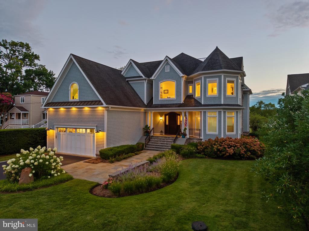 LUXURY BAY RIDGE WATERFRONT | 14 E LAKE DRIVE