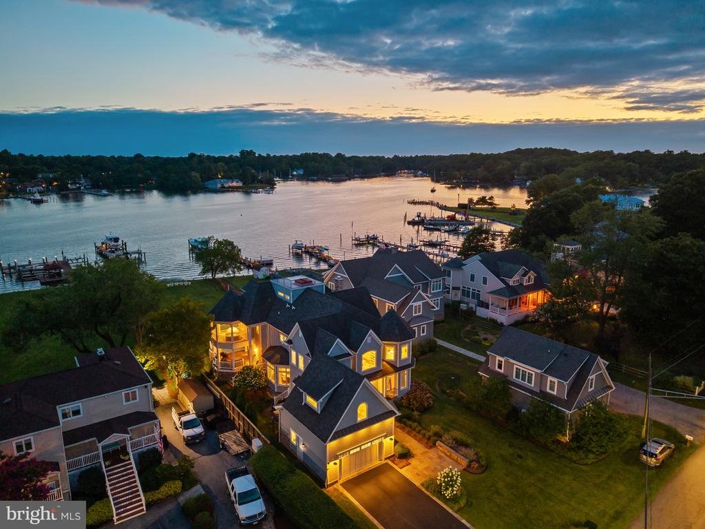 LUXURY BAY RIDGE WATERFRONT | 14 E LAKE DRIVE