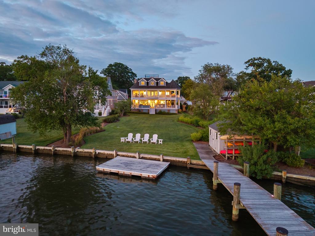 LUXURY BAY RIDGE WATERFRONT | 14 E LAKE DRIVE