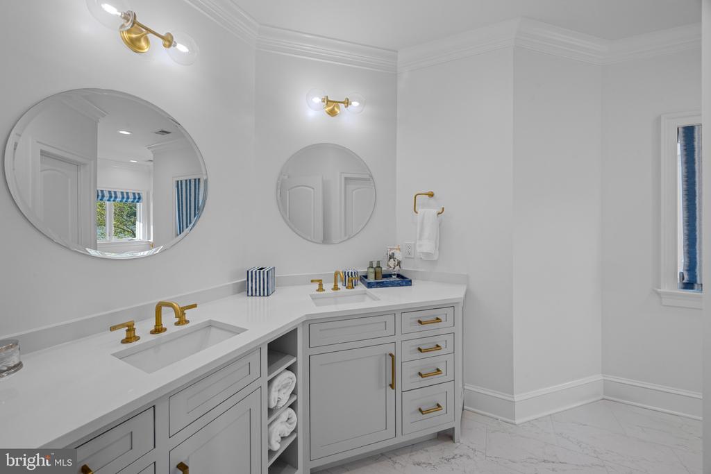 LUXURY BAY RIDGE WATERFRONT | 14 E LAKE DRIVE