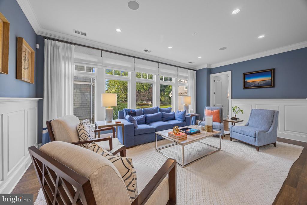 LUXURY BAY RIDGE WATERFRONT | 14 E LAKE DRIVE