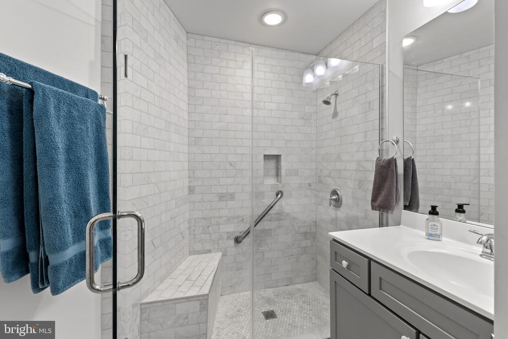 EASTPORT CONDO + BOAT SLIP | 772 FAIRVIEW AVENUE Unit: 772 E