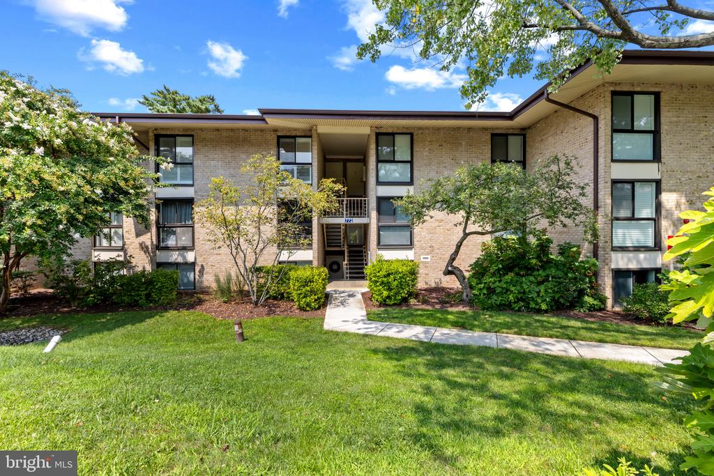 EASTPORT CONDO + BOAT SLIP | 772 FAIRVIEW AVENUE Unit: 772 E