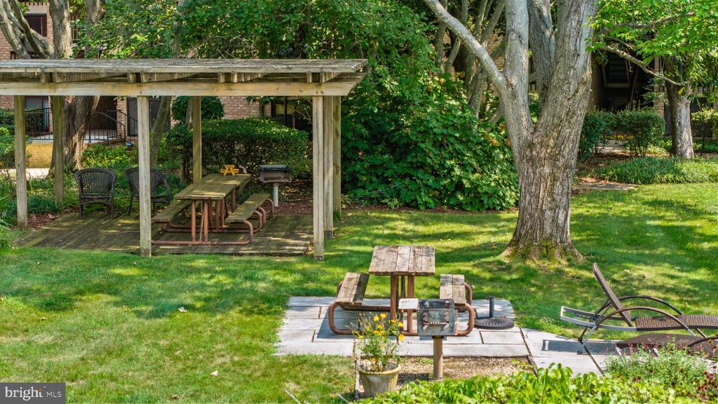 EASTPORT CONDO + BOAT SLIP | 772 FAIRVIEW AVENUE Unit: 772 E