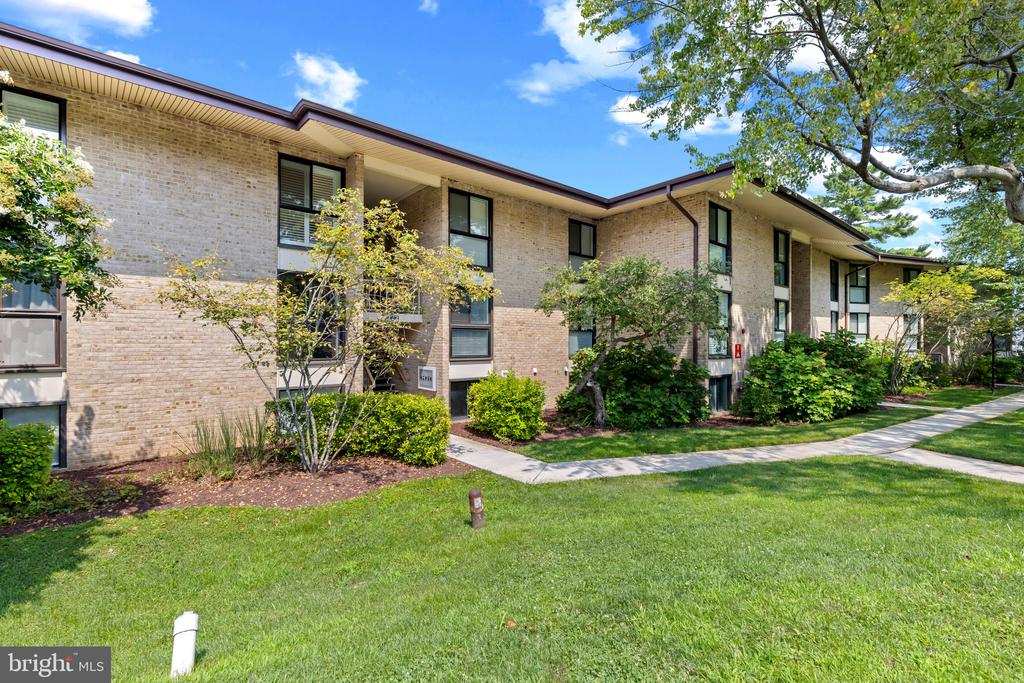 EASTPORT CONDO + BOAT SLIP | 772 FAIRVIEW AVENUE Unit: 772 E