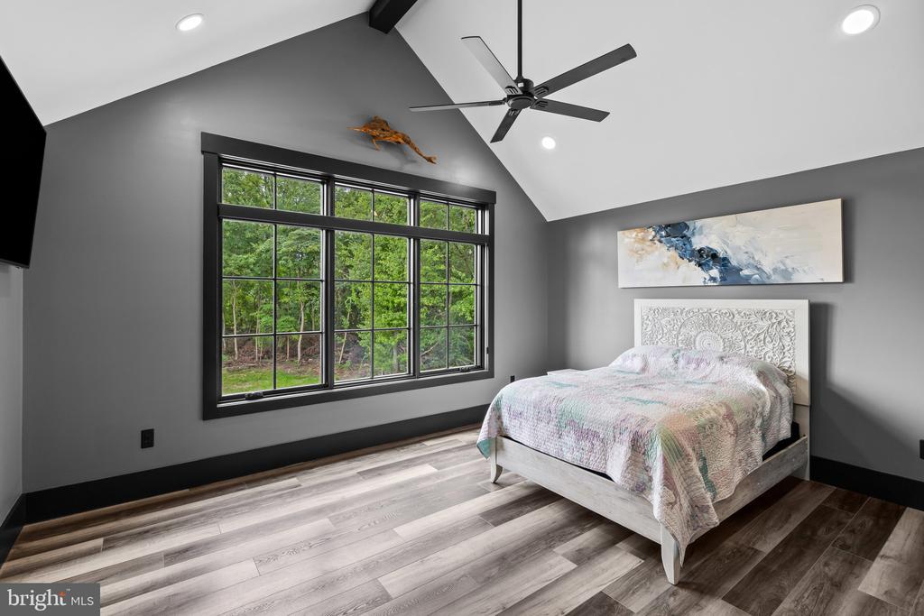 RARE BACK CREEK WATERFRONT NEW CONSTRUCTION + 26 SLIP MARINA| 7962 FRANCES LANE