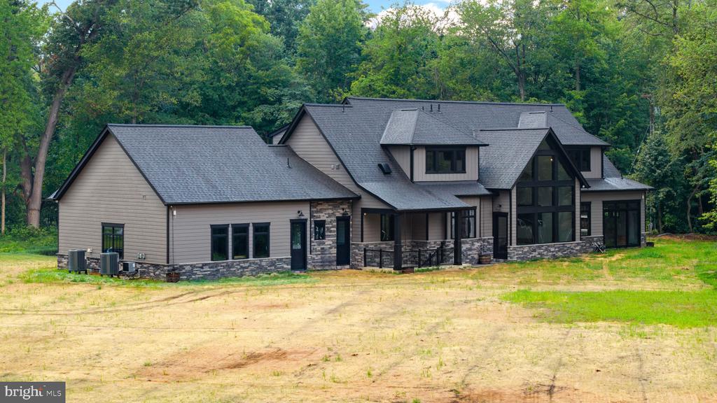 RARE BACK CREEK WATERFRONT NEW CONSTRUCTION + 26 SLIP MARINA| 7962 FRANCES LANE