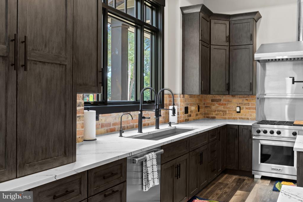 RARE BACK CREEK WATERFRONT NEW CONSTRUCTION + 26 SLIP MARINA| 7962 FRANCES LANE