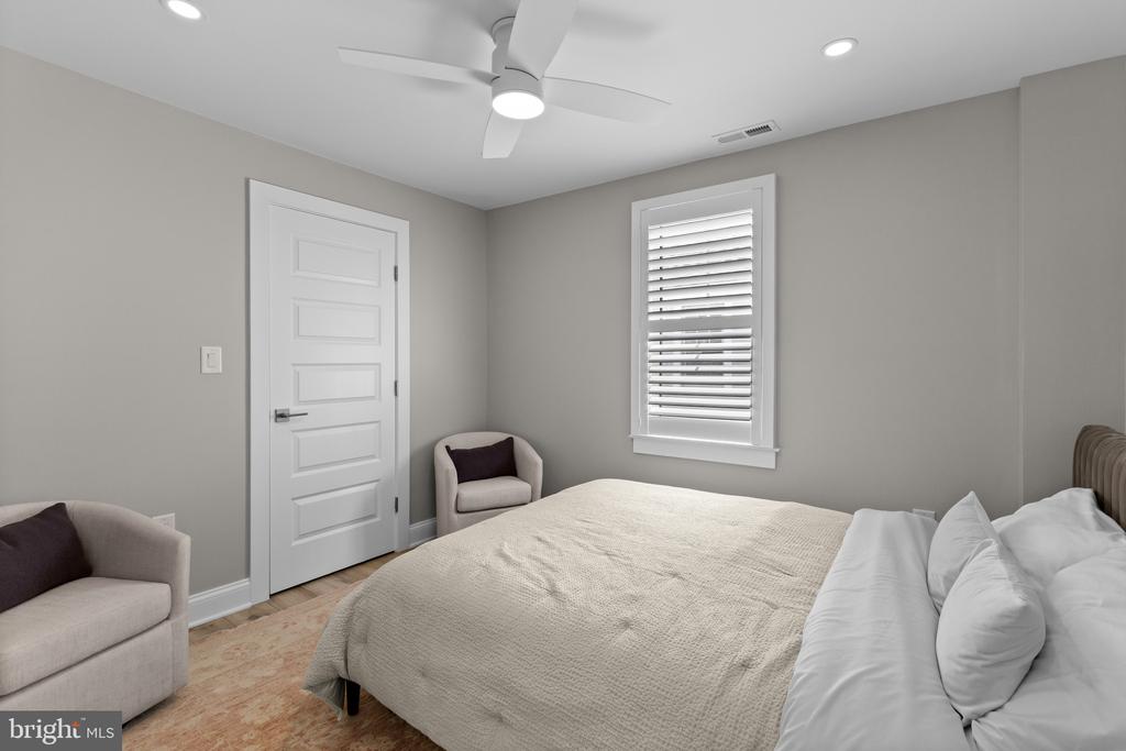 WALKABLE EASTPORT HOME | 519 6TH STREET