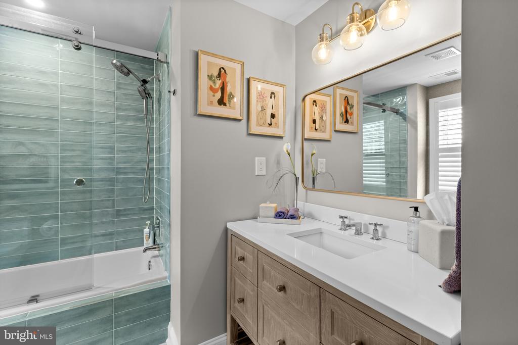 WALKABLE EASTPORT HOME | 519 6TH STREET