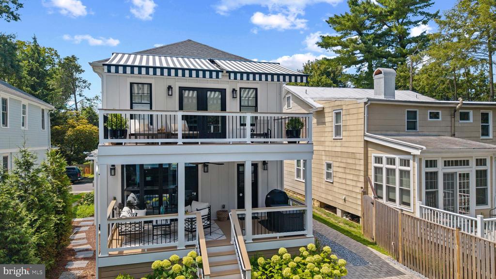 WALKABLE EASTPORT HOME | 519 6TH STREET