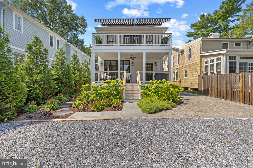 WALKABLE EASTPORT HOME | 519 6TH STREET