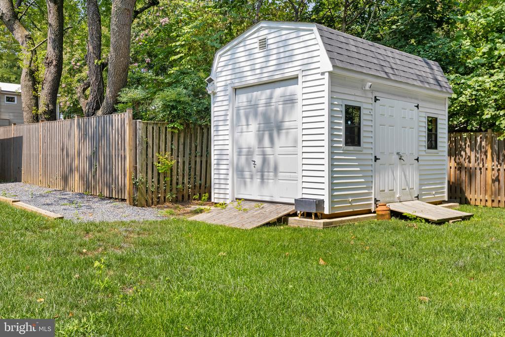 WALKABLE EASTPORT HOME | 519 6TH STREET