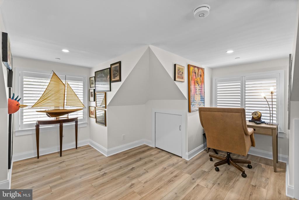WALKABLE EASTPORT HOME | 519 6TH STREET
