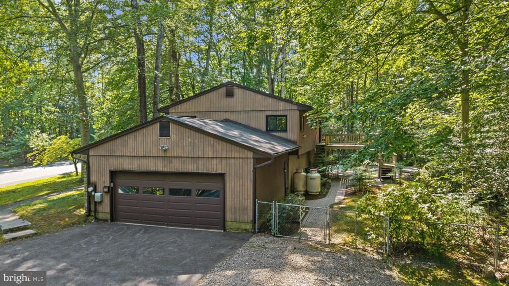 OVER AN ACRE IN DAVIDSONVILLE | 1282 LAVALL DRIVE