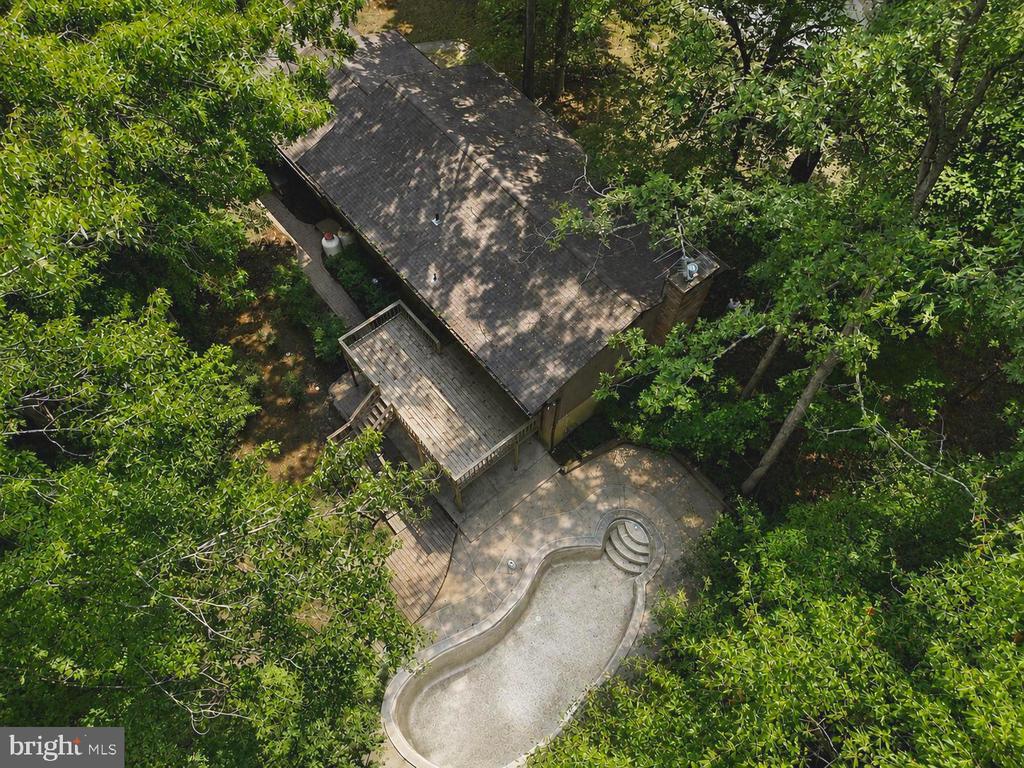 OVER AN ACRE IN DAVIDSONVILLE | 1282 LAVALL DRIVE