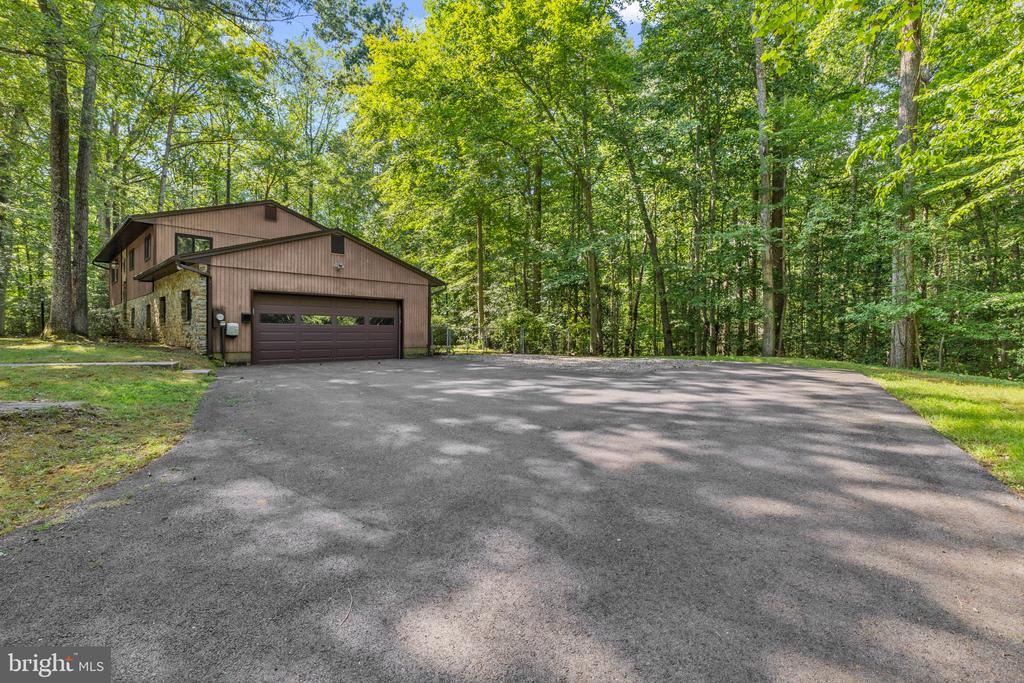OVER AN ACRE IN DAVIDSONVILLE | 1282 LAVALL DRIVE