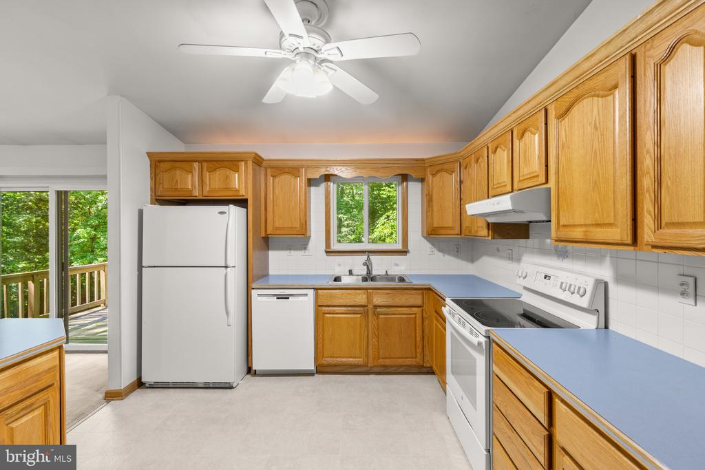 OVER AN ACRE IN DAVIDSONVILLE | 1282 LAVALL DRIVE