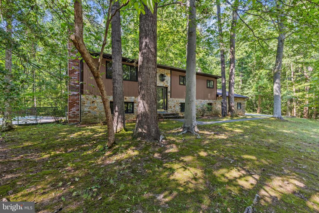 OVER AN ACRE IN DAVIDSONVILLE | 1282 LAVALL DRIVE